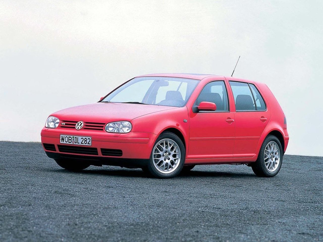 Volkswagen Golf -            