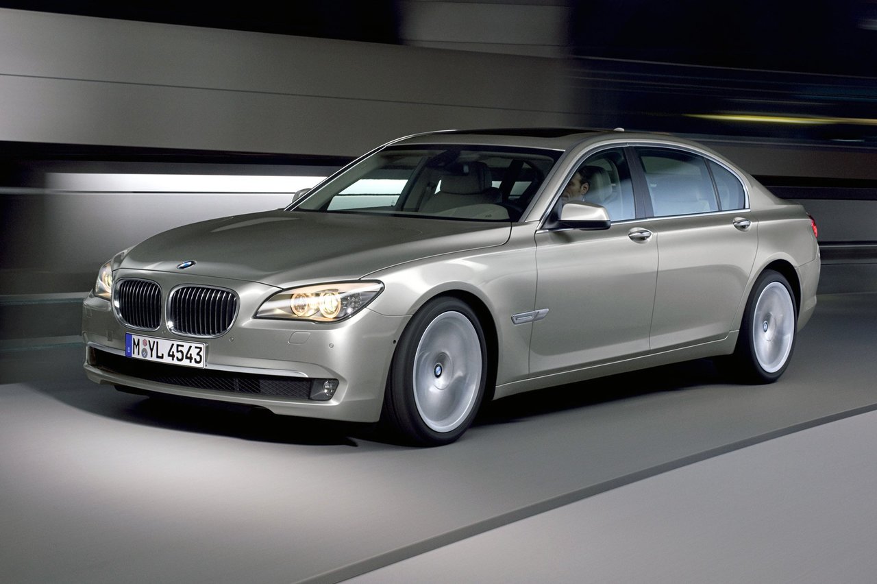 Обзор и характеристики BMW 760Li (F02) 2009 года