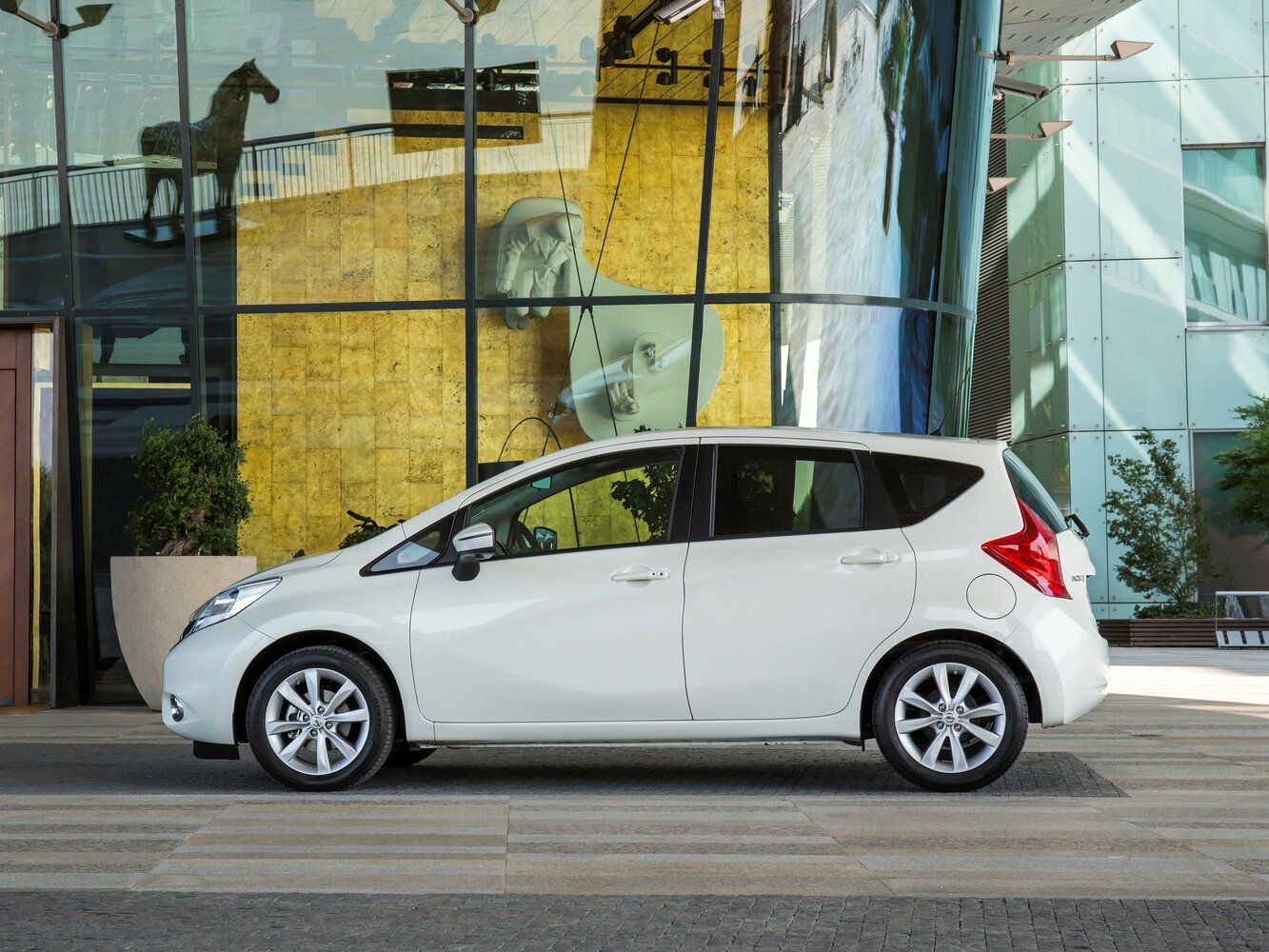 Nissan Note Hatchback, вид 2