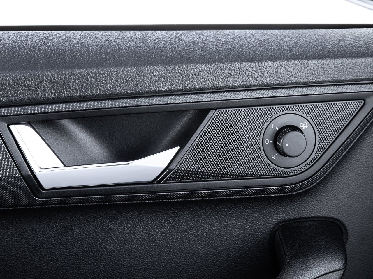 Сравнение Peugeot 408 E-408 и Skoda Fabia Edition R5 по характеристикам ...