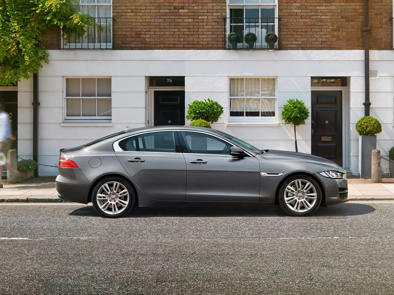 Сравнение Citroen C3-XR и Jaguar XE S по характеристикам, стоимости ...