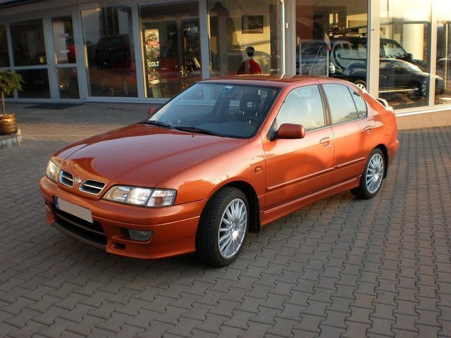 Купить б/у Nissan Primera II (P11) 2.0 AT (130 л.с