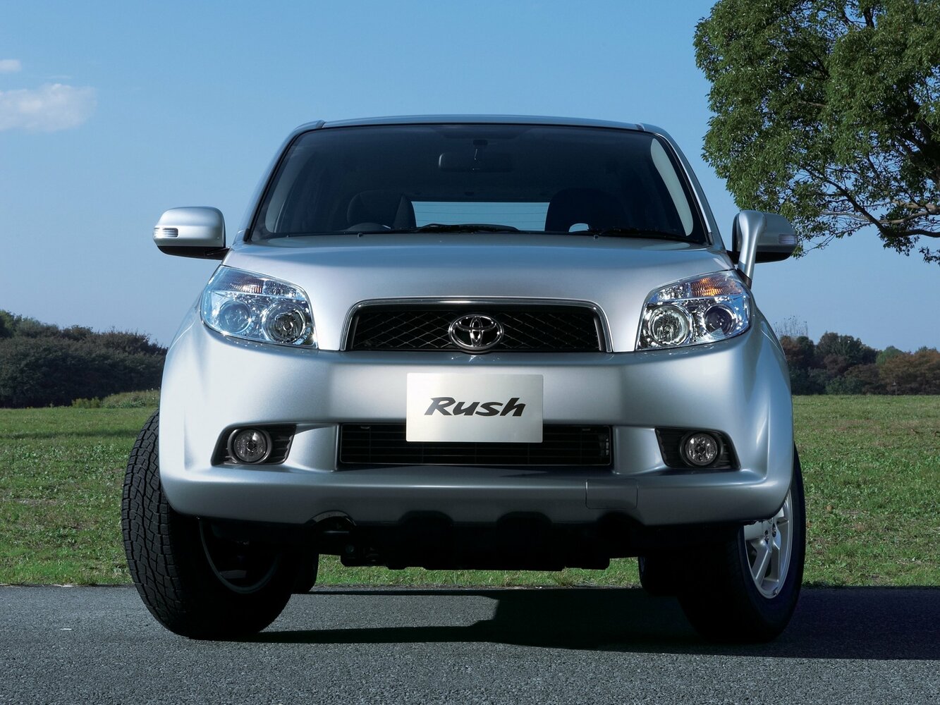 Toyota Rush, вид 3