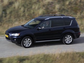 2011 Mitsubishi Outlander II Рестайлинг, чёрный, 1300000 рублей, вид 1