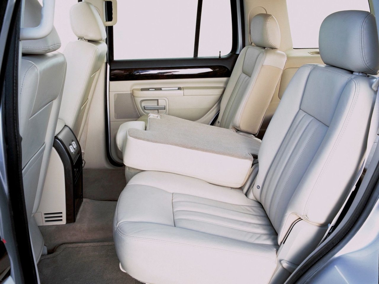 Remove auto VIN 5LMEU88H54ZJ31941 , LINCOLN AVIATOR - hideautovin