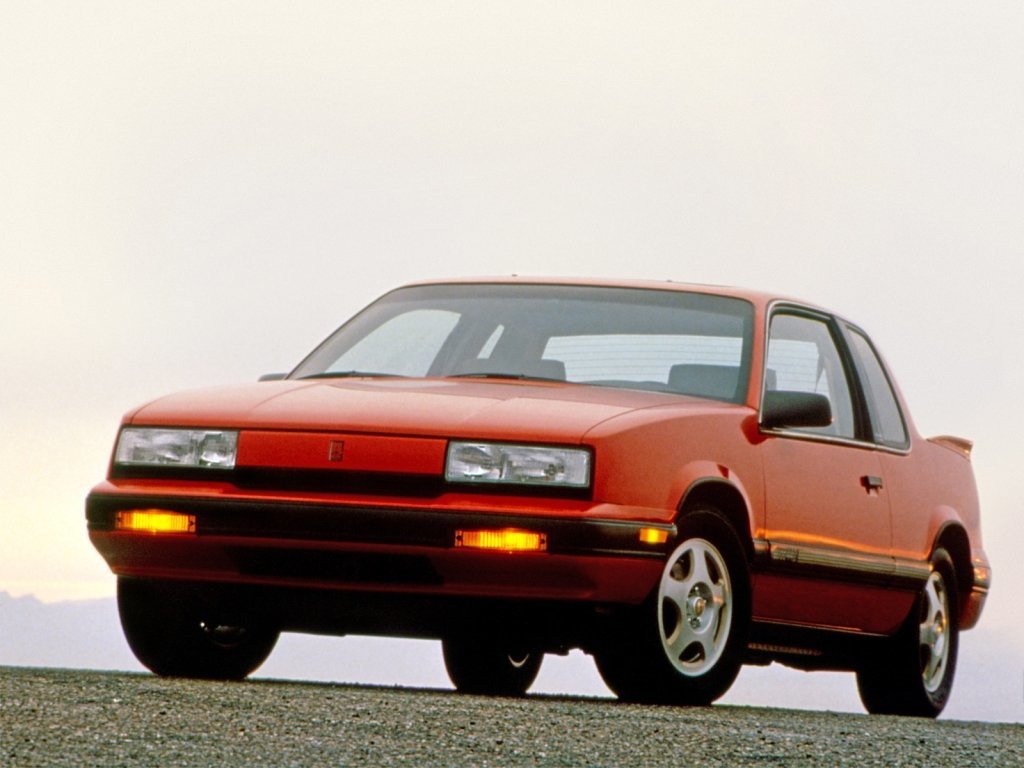 Oldsmobile Cutlass Calais Основной вид