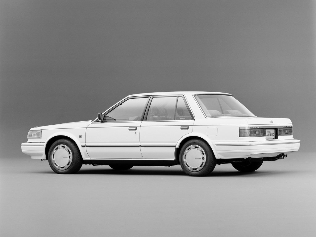 Nissan Maxima II (U11), Седан: фото поколения