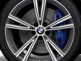 Тормозная система M Sport с суппортами синего цвета