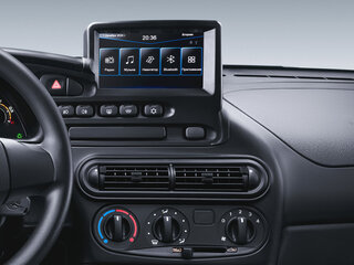 Мультимедийная система (7'' цветной дисплей с TouchScreen, FM/AM, USB, AUX, Bluetooth, Hands free, E-Link – отображение экрана и управление Android- смартфоном*), 2 динамика, антенна наружная