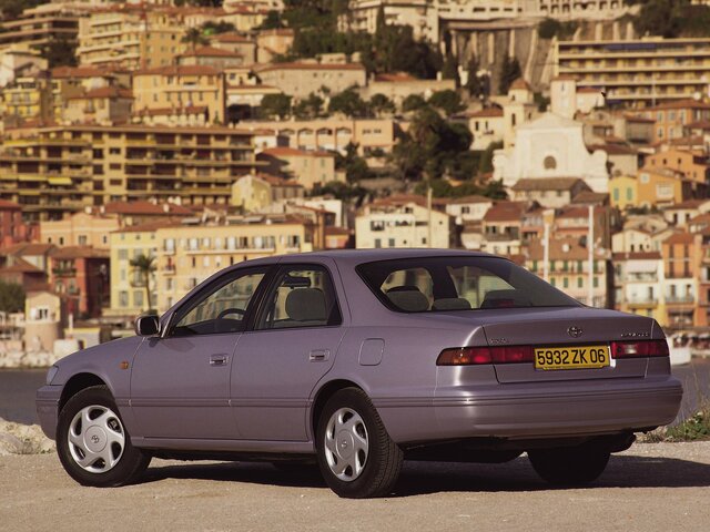 Toyota Camry 4  XV20  -              