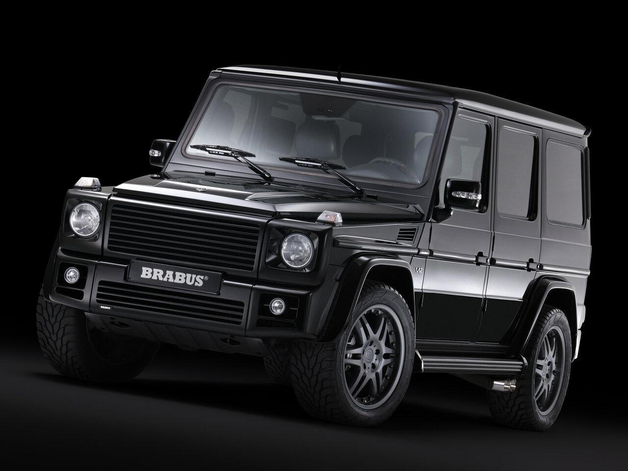 Сравнение Brabus Crawler и Brabus G V12 по характеристикам, стоимости ...