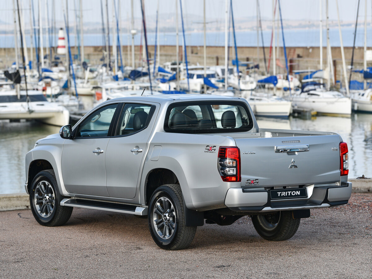 Mitsubishi Triton V Рестайлинг, Пикап Двойная кабина: фото поколения