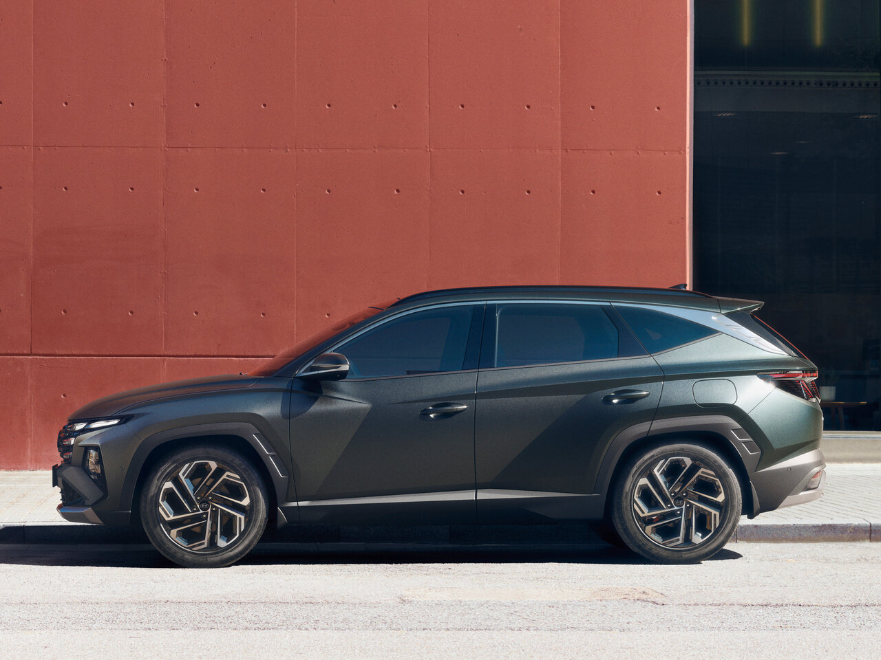 Сравнение Hyundai Tucson и Kia Sportage по характеристикам, стоимости ...