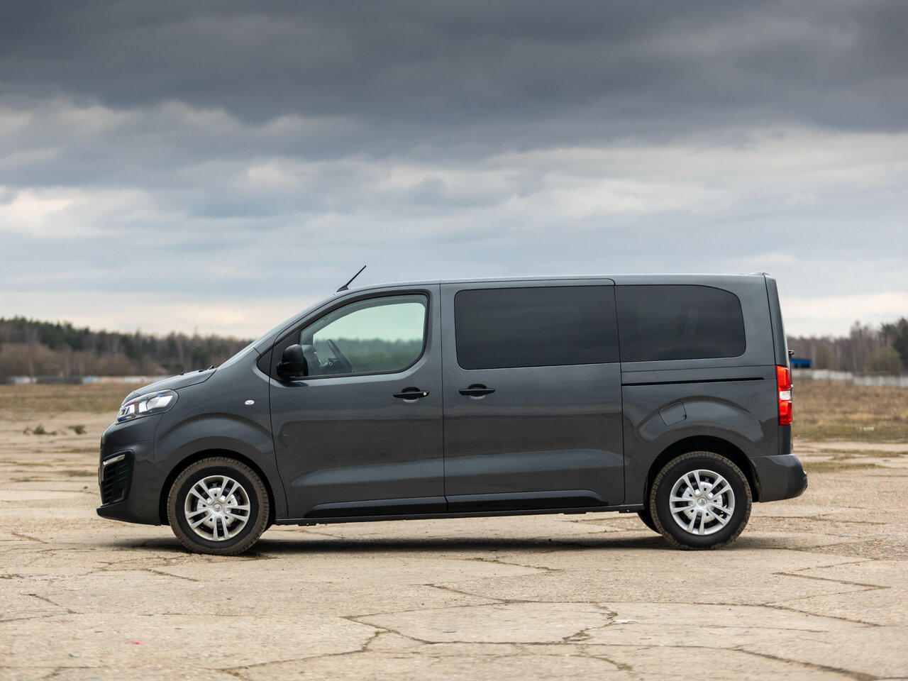 Сравнение Citroen SpaceTourer M 75 kWh и Soueast Soveran по ...