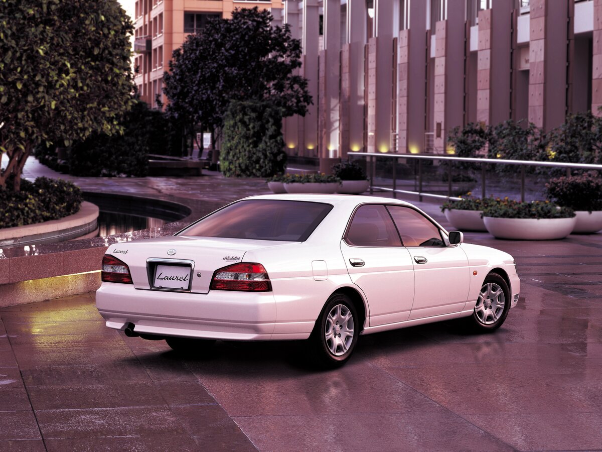 Nissan Laurel VIII (C35), Седан: фото поколения
