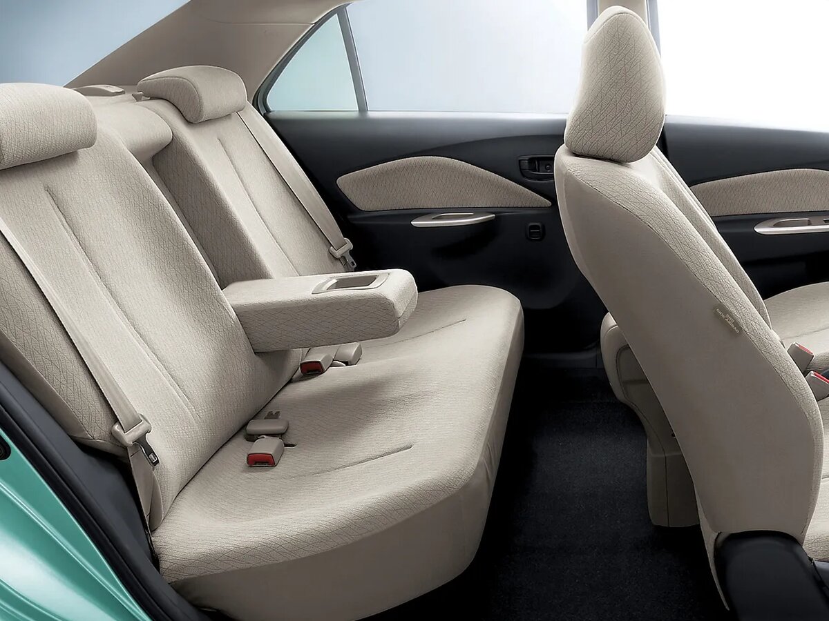 Toyota Belta I, Седан: фото поколения
