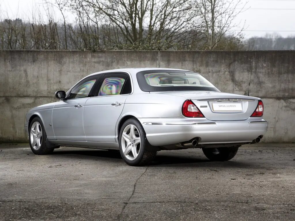 Jaguar XJR III (X350), Седан: фото поколения