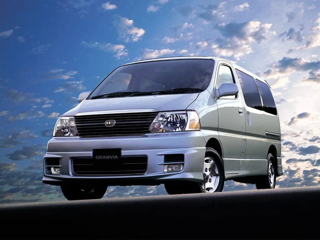Toyota Granvia I, Минивэн: фото поколения