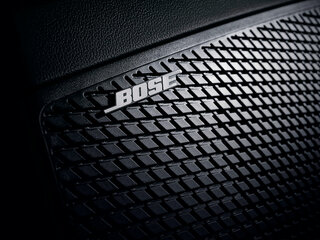 Премиальная аудиосистема Bose (8 динамиков + сабвуфер)