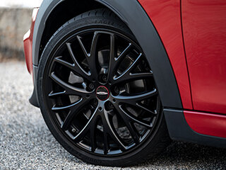Комплект кованных летних колес 18” 506 Cross Spoke