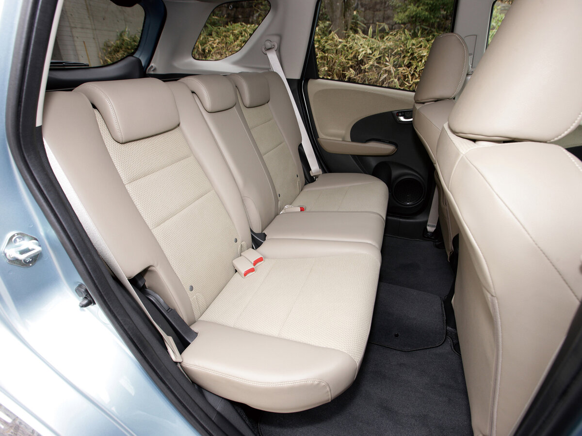 Honda Fit Shuttle I, Универсал 5 дв.: фото поколения