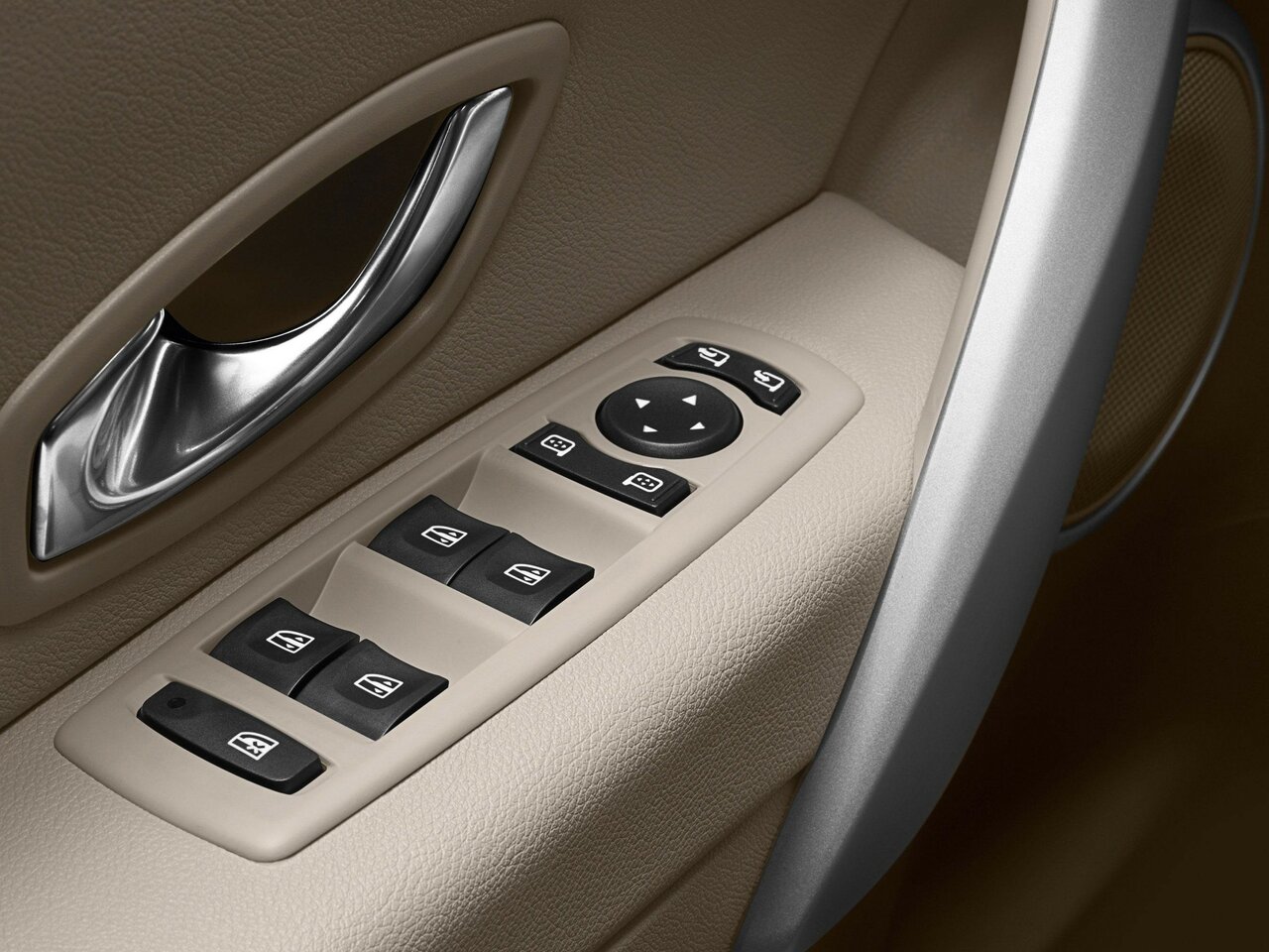 Сравнение Peugeot 408 E-408 и Renault Fluence Z.E. по характеристикам ...