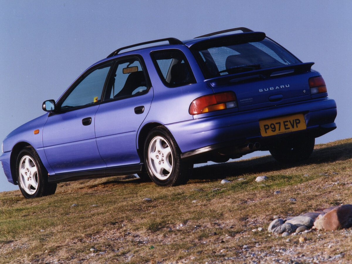 Subaru Impreza I, Седан: фото поколения