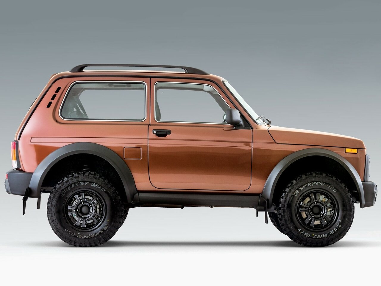 Сравнение Rezvani Arsenal и Lada (ВАЗ) 2121 (4x4) Bronto по ...