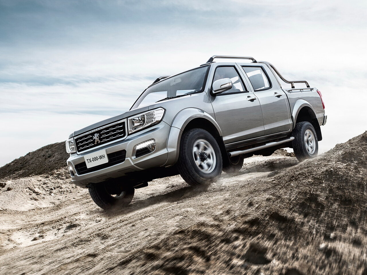 Сравнение Land Rover Defender Octa и Peugeot Pick Up по характеристикам ...