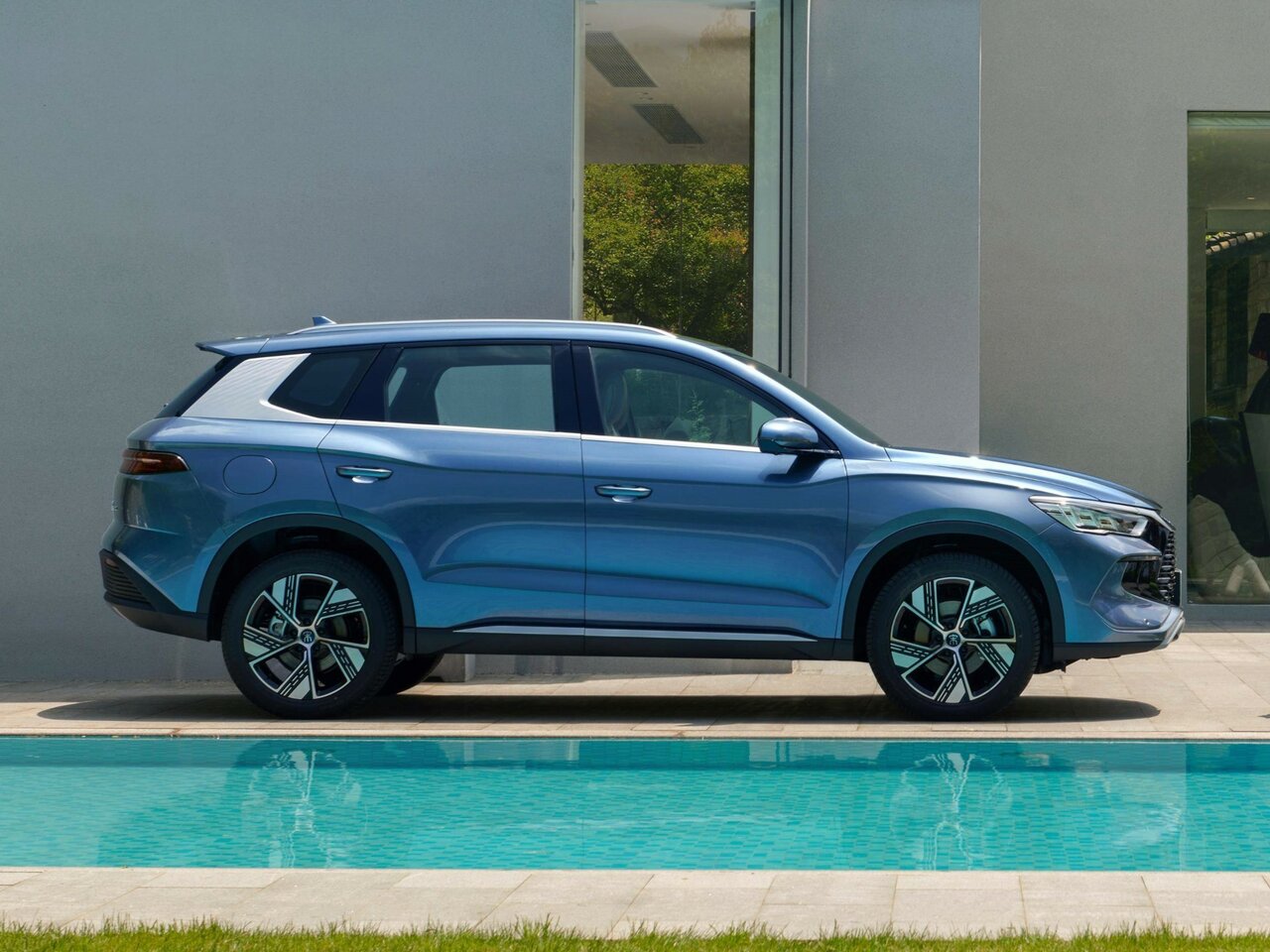 Сравнение BYD Song Plus и BYD Song Pro по характеристикам, стоимости ...