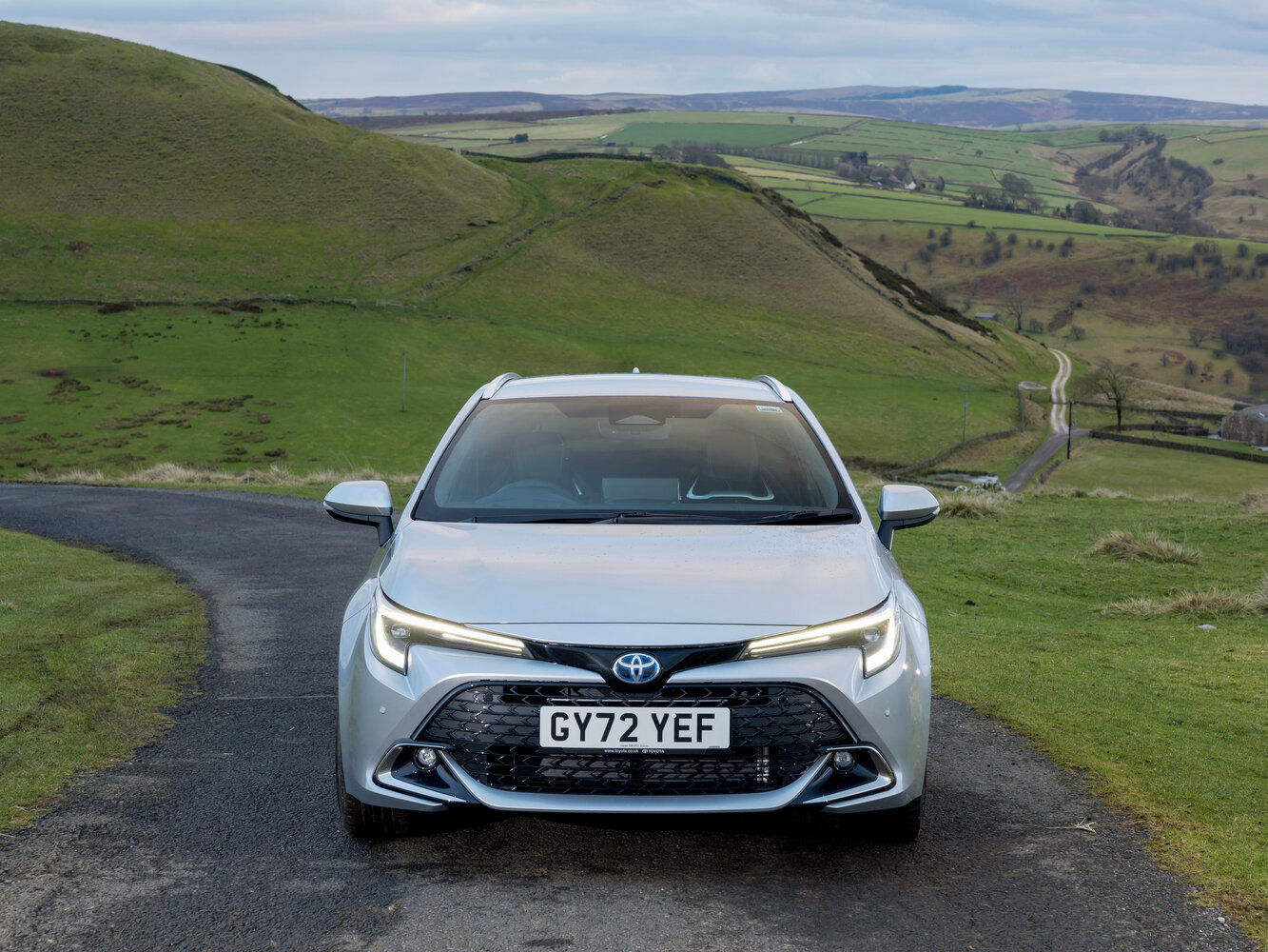 Toyota Corolla Wagon Hybrid, вид 3