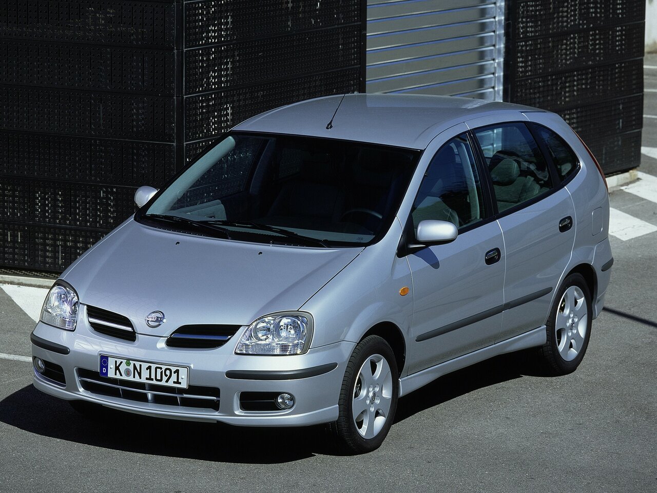 Nissan Almera Tino Основной вид