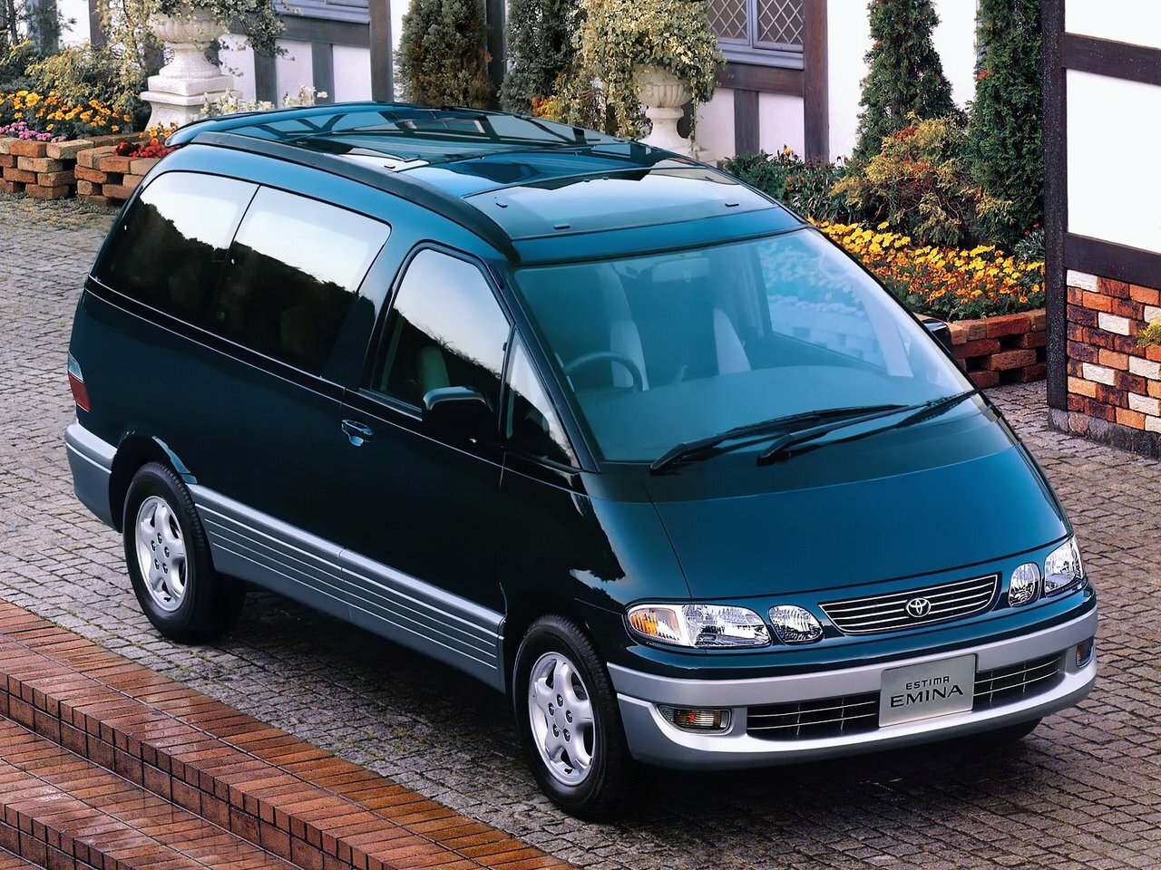 Toyota Estima Lucida Основной вид