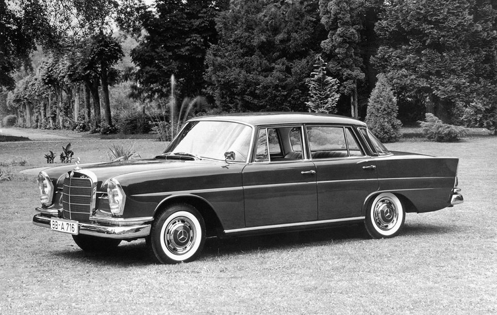 Мерседес Бенц w111