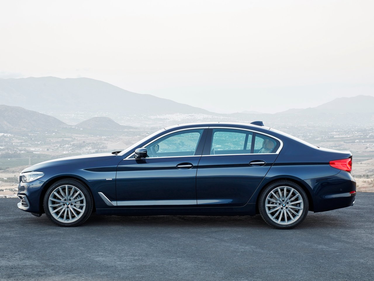 Camry или bmw 5