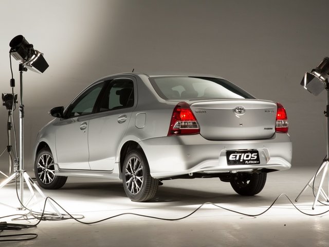 Обзор Toyota Etios Sedan