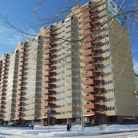 Купить 2-комнатную квартиру с ремонтом в ЖК «Приозёрье» в Тюмени - изображение 1