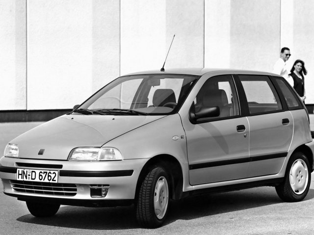 хэтчбек fiat punto первого поколения (1993-1999).