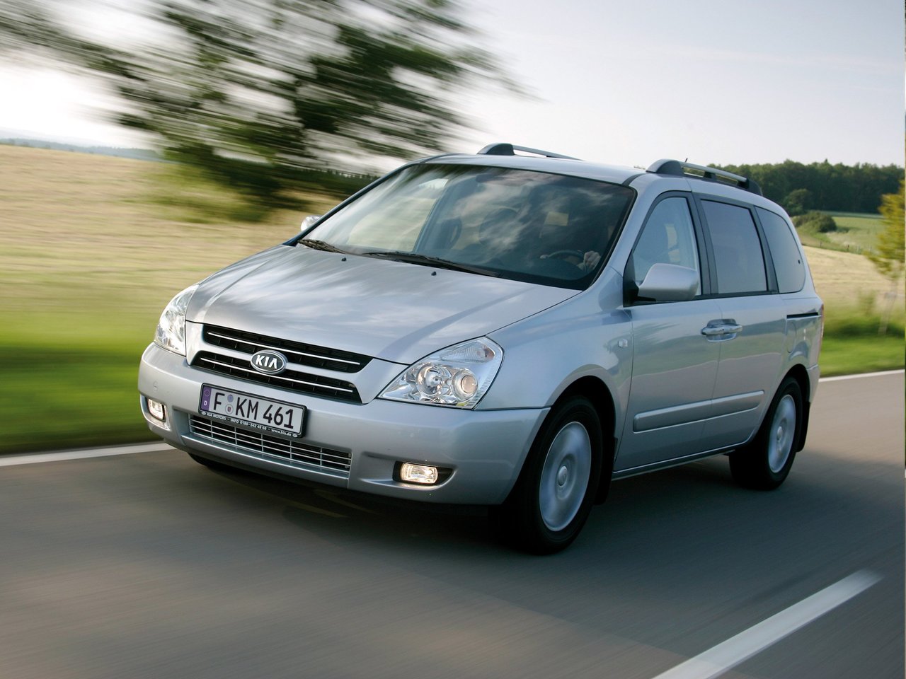 Kia Carnival - технические характеристики, модельный ряд, комплектации ...