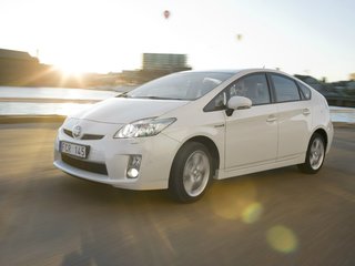 2010 Toyota Prius III (XW30), белый, 1350000 рублей, вид 1