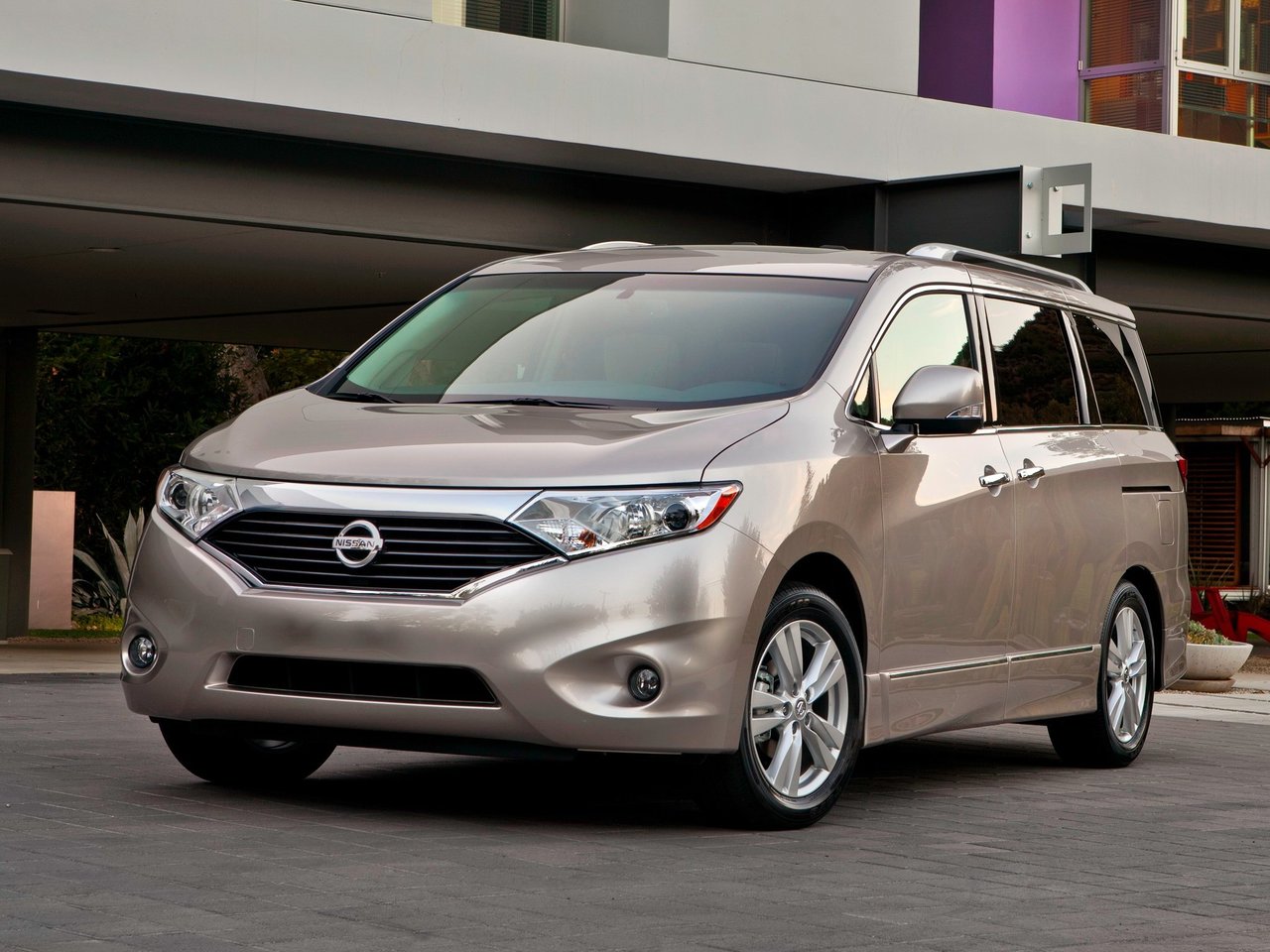 Nissan Quest -            