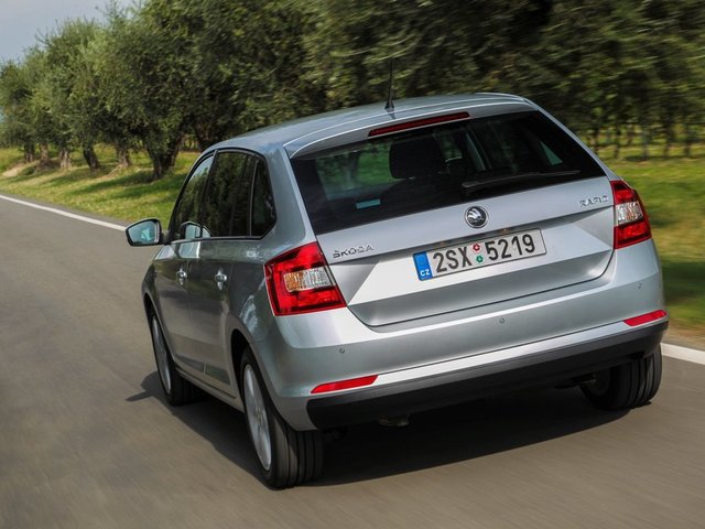 Skoda Rapid 1   5  Spaceback -              