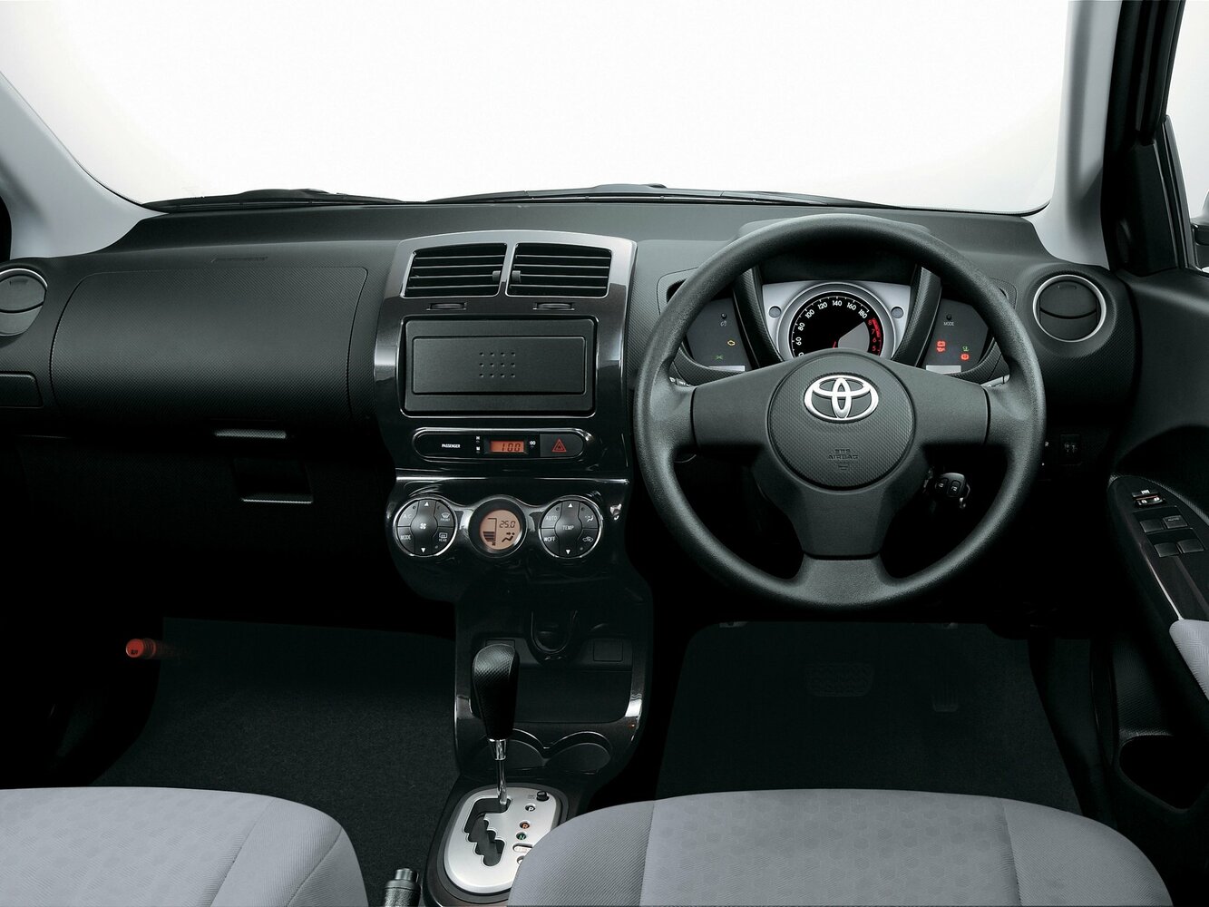 Toyota Ist, вид 3