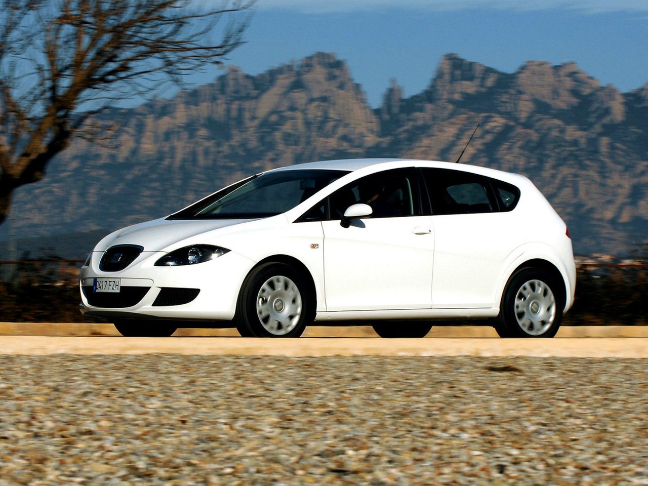 Сравнение Alfa Romeo Sprint и SEAT Leon Copa Edition по характеристикам ...