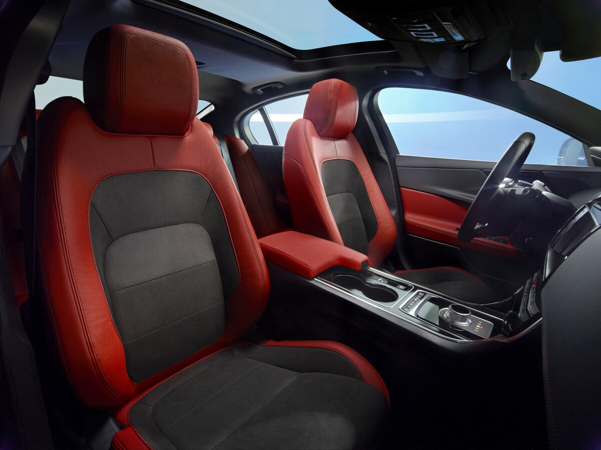 Jaguar XE I, Седан: фото поколения