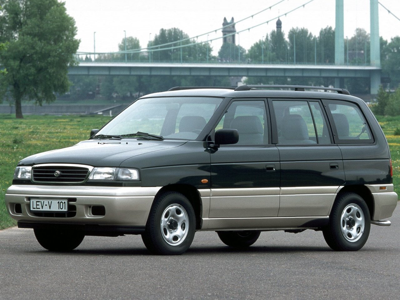 Mazda MPV -            MPV