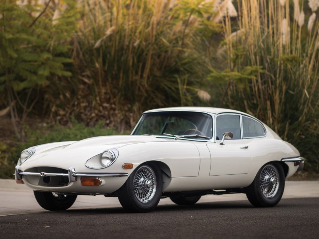 Jaguar E-type -            -