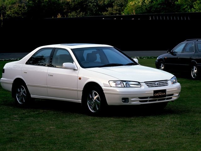 Toyota Camry 4  XV20 -            