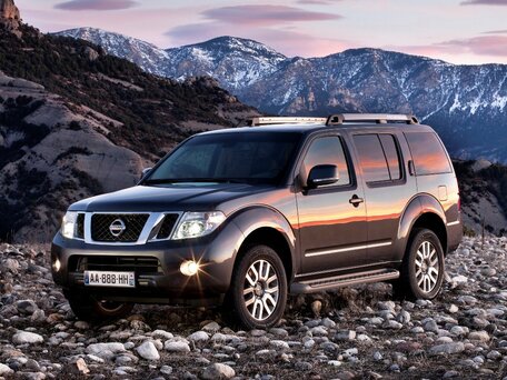 2008 Nissan Pathfinder III, серебристый, 1150000 рублей