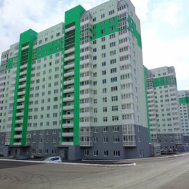 Купить трехкомнатную квартиру в ЖК «Изумрудный» в Саратове - изображение 1